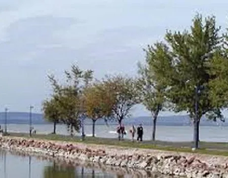 Menta Partkoezelben * Balatonlelle